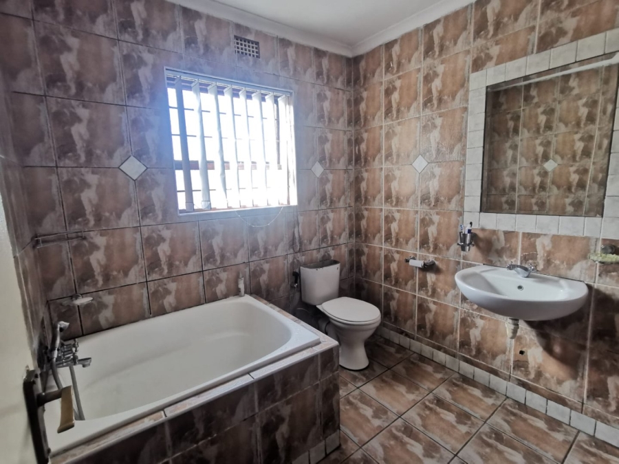 3 Bedroom Property for Sale in Pelican Park Western Cape